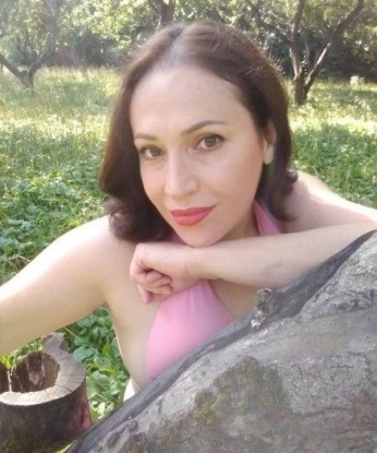 В Москве живу уже несколько лет и знаю все ее секреты. Мой опыт поможет создать незабываемую атмосферу, где ты сможешь расслабиться и насладиться моими умелыми руками. Предлагаю широкий спектр услуг: классический и эротический массаж, минет, классика, анал. Все, что ты захочешь, мы можем воплотить в жизнь. Смотри мои фото, они подтверждают мою красоту и привлекательность. Мои клиенты всегда остаются довольными и готовы приходить ко мне снова и снова. Жду тебя в Москве, чтобы сделать нашу встречу незабываемой и оставить только самые приятные воспоминания. 💋 518, 44 года