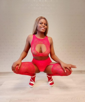 Я креативная и опытная леди, которая точно знает, как доставить тебе настоящее удовольствие. Мои услуги - это массаж, оральный секс, классический и анальный секс. Ты можешь расслабиться в моей обтягивающей нижнем белье и насладиться моими эротическими фото. У меня есть множество положительных отзывов, которые говорят о моем профессионализме и нежности. Я жду тебя в Москве, чтоб нашу встречу запомнили вечно. 💋 15783, 21 год